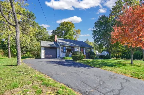 33 Birch Bluffs Dr, Westfield, MA 01085