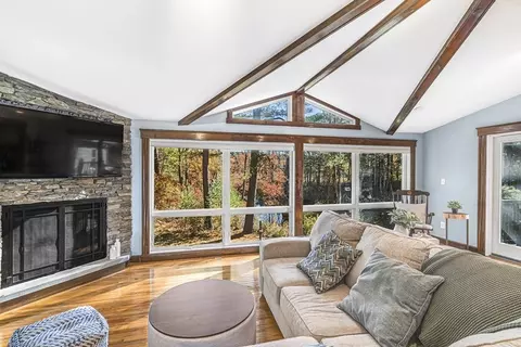 15 Ridgefield Rd, Norfolk, MA 02056