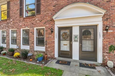 1095 Dickinson St #1095, Springfield, MA 01108