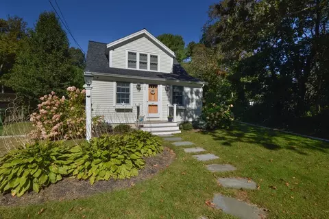 68 Oak St, Barnstable, MA 02668