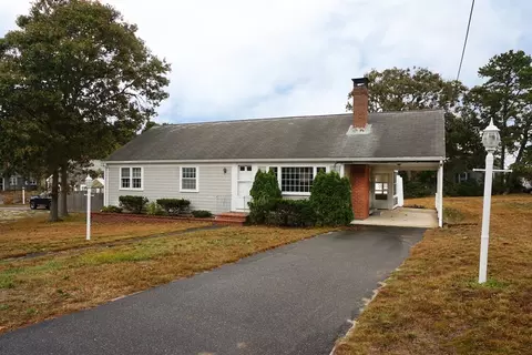 2 Teal Cir, Dennis, MA 02670
