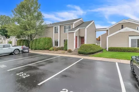 105 Nassau Dr #105, Springfield, MA 01129