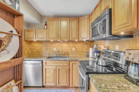 105 Nassau Dr #105, Springfield, MA 01129 photo 10