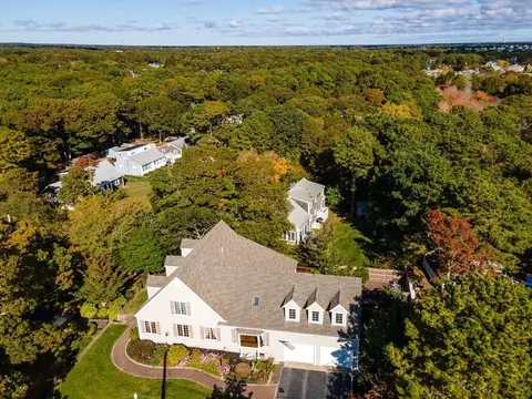 3 Misty Ln, Yarmouth, MA 02664