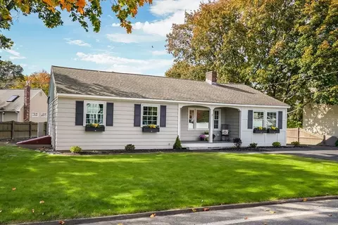 3 Nabnasset St, Westford, MA 01886