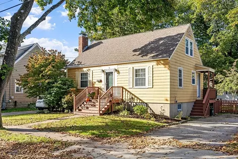 8 Gardner Rd, Reading, MA 01867