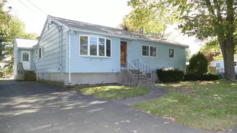 18 Glen Ln, Randolph, MA 02368