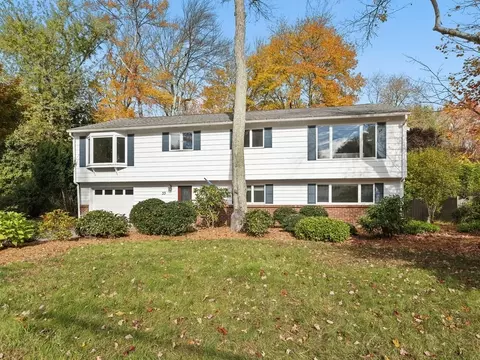 33 Washington St, Bedford, MA 01730