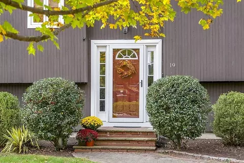 19 Chapel Hill Dr, Reading, MA 01867 photo 3