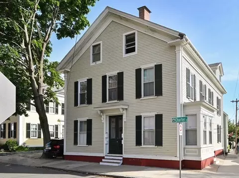 27 Charter St #3, Newburyport, MA 01950