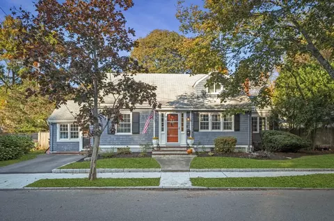 4 Moffatt Rd, Salem, MA 01970