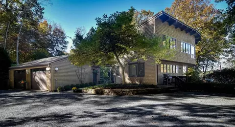 212 Farm Rd, Sherborn, MA 01770