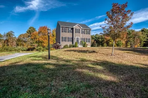 7 Shamrock Ln, Lakeville, MA 02347