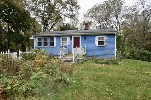 63 Vaughan St, Lakeville, MA 02347