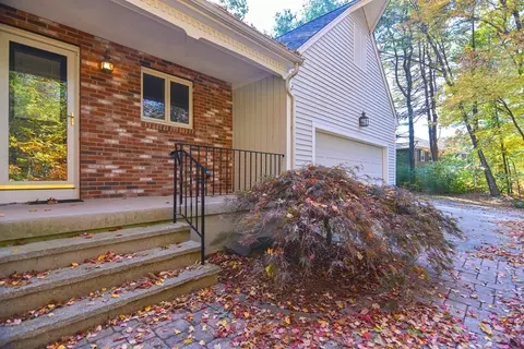 9 Juniper Ln, Framingham, MA 01701 photo 3