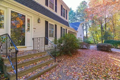 9 Juniper Ln, Framingham, MA 01701 photo 2
