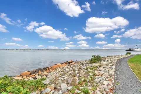 15 Chapel Hill Dr #5, Plymouth, MA 02360