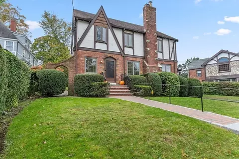 102 Arlington St, Newton, MA 02458