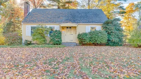 33 Knollwood Dr, East Longmeadow, MA 01028