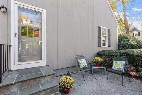 609 Washington St #301, Wellesley, MA 02482 photo 2