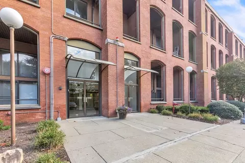 96 Old Colony Ave #105, Taunton, MA 02718