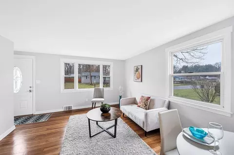 18 Mark St, Springfield, MA 01129 photo 9