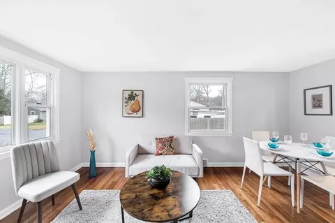 18 Mark St, Springfield, MA 01129 photo 6