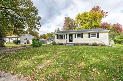 18 Mark St, Springfield, MA 01129 photo 2