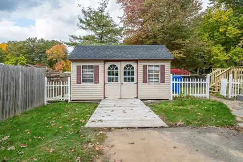 18 Mark St, Springfield, MA 01129 photo 3