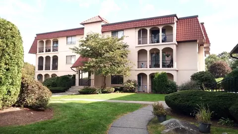 685 Oak St Madrid Sq #BLDG 3, Brockton, MA 02301