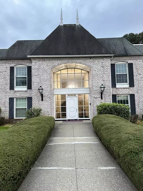 324 Russell Rd #110, Westfield, MA 01085
