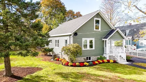12 Middle St, Wakefield, MA 01880