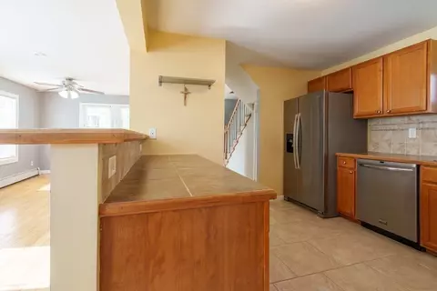 64 Fullerton St, Springfield, MA 01151 photo 13