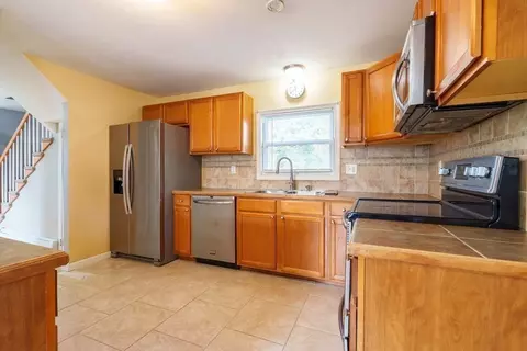 64 Fullerton St, Springfield, MA 01151 photo 12