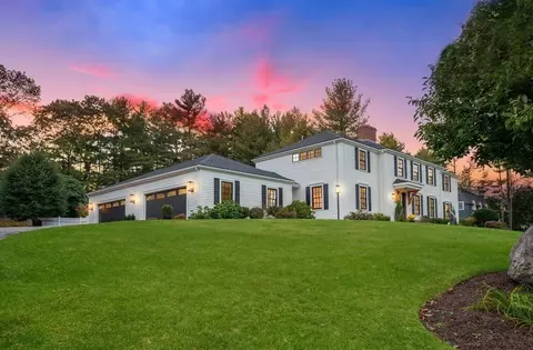 10 Huntingdon Rd, Lynnfield, MA 01940
