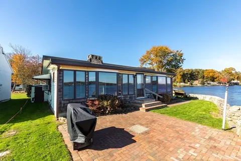 13 South Ave, Lakeville, MA 02347