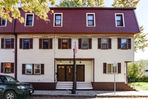 19 Berwick St #19, Melrose, MA 02176