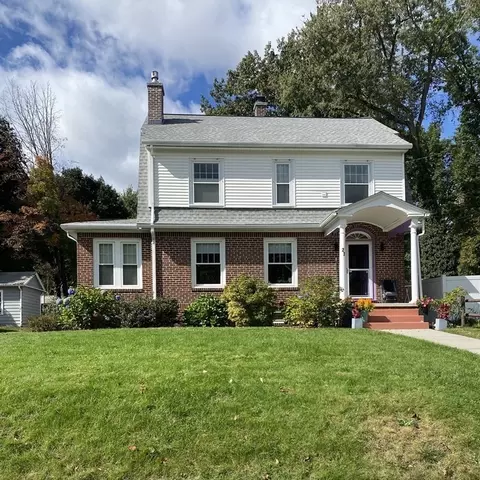 27 Cherry Hl, Holyoke, MA 01040