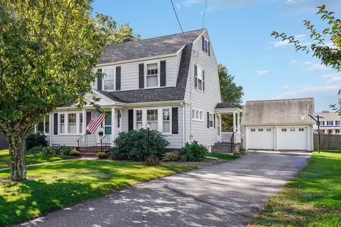 22 Elm St, Woburn, MA 01801