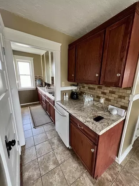 1 Lapierre St, Worcester, MA 01604 photo 9