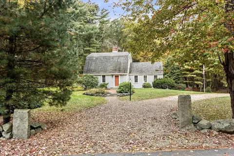 36 Newbury Rd, Ipswich, MA 01938