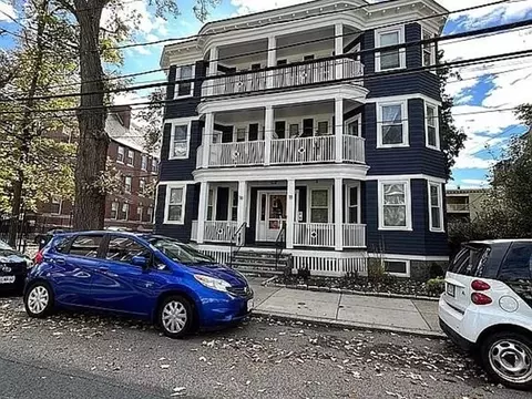 18 Hewlett St #1, Boston, MA 02131