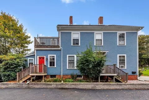 1 Hill St #1, Newburyport, MA 01950