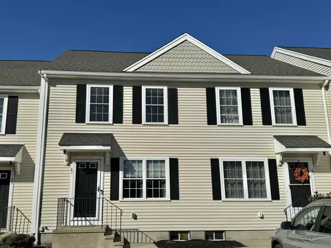 61 Boxberry Ln #61, Rockland, MA 02370