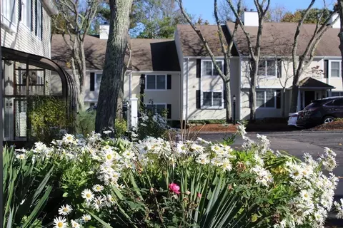 727 Main St #E1, Osterville, MA 02655 photo 2