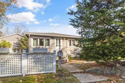 8 Shore Hill Rd, Gloucester, MA 01930