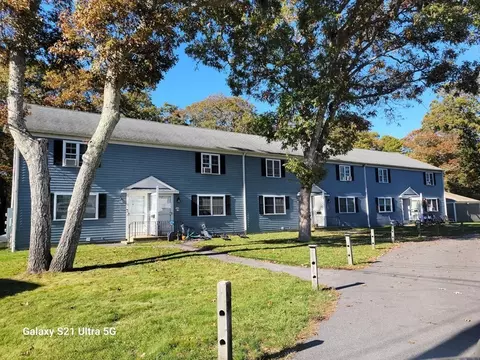 942 W Main St, Centerville, MA 02632