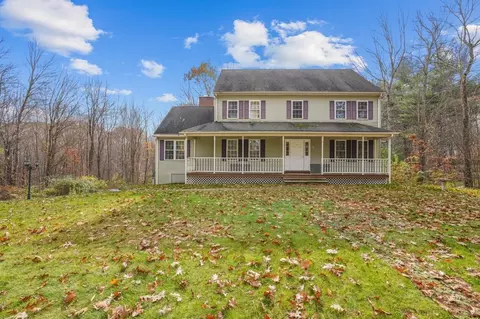 81 Pleasant St, Oxford, MA 01537