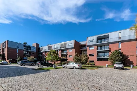 75 Grove #230, Wellesley, MA 02482