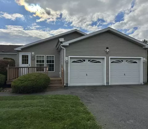 6006 Island Dr, Middleboro, MA 02346